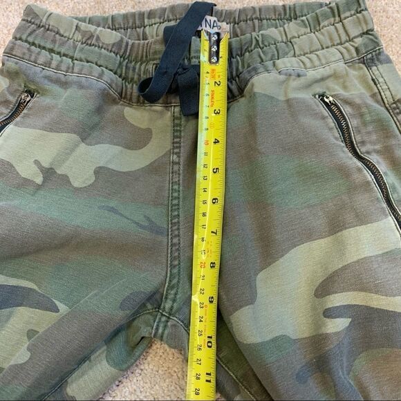 Aritzia TNA Alix green camo Pants joggers Size 00 - Picture 9 of 13
